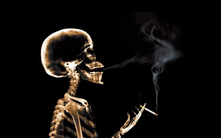 куріння як причина болю в спині в області лопаток