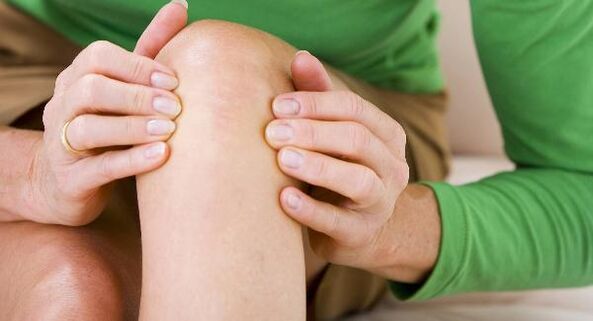 Надмірні фізичні навантаження викликають біль у колінних суглобах. 